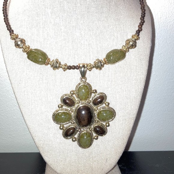 Vintage / Memory wire choker with a large medallion pendant. - Picture 1 of 4